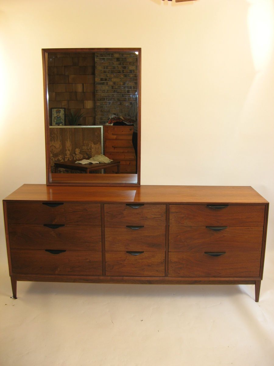 Gorgeous Dillingham Mid Century Modern Walnut Dresser Mirror Credenza