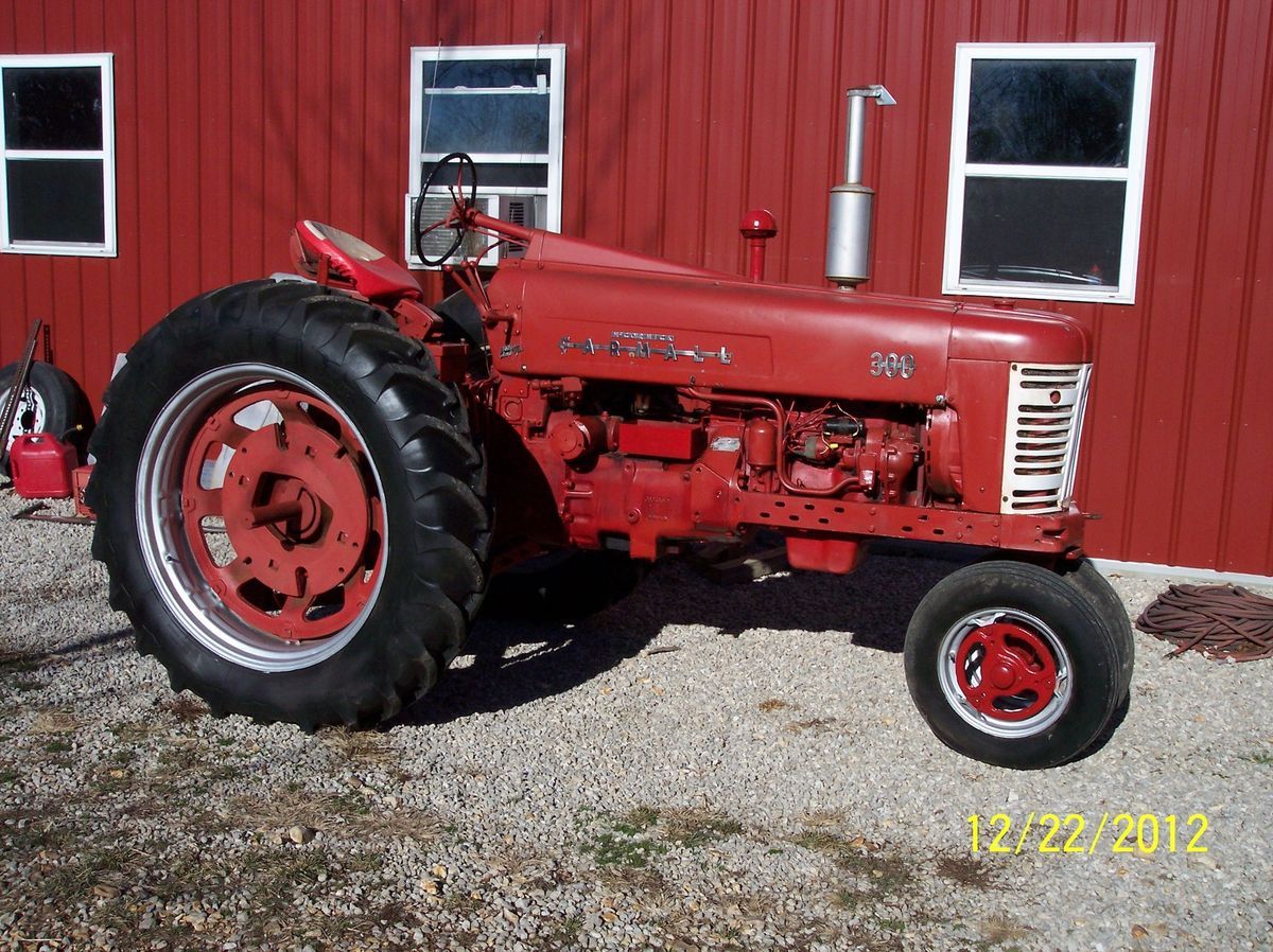 Farmall 300 Row Crop Tractor IH Tractor Fast Hitch