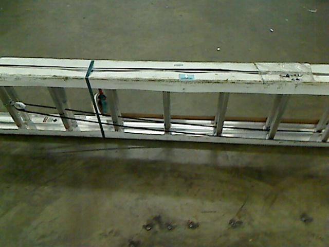  300 Pound Duty Rating Aluminum Flat D Rung Extension Ladder 40