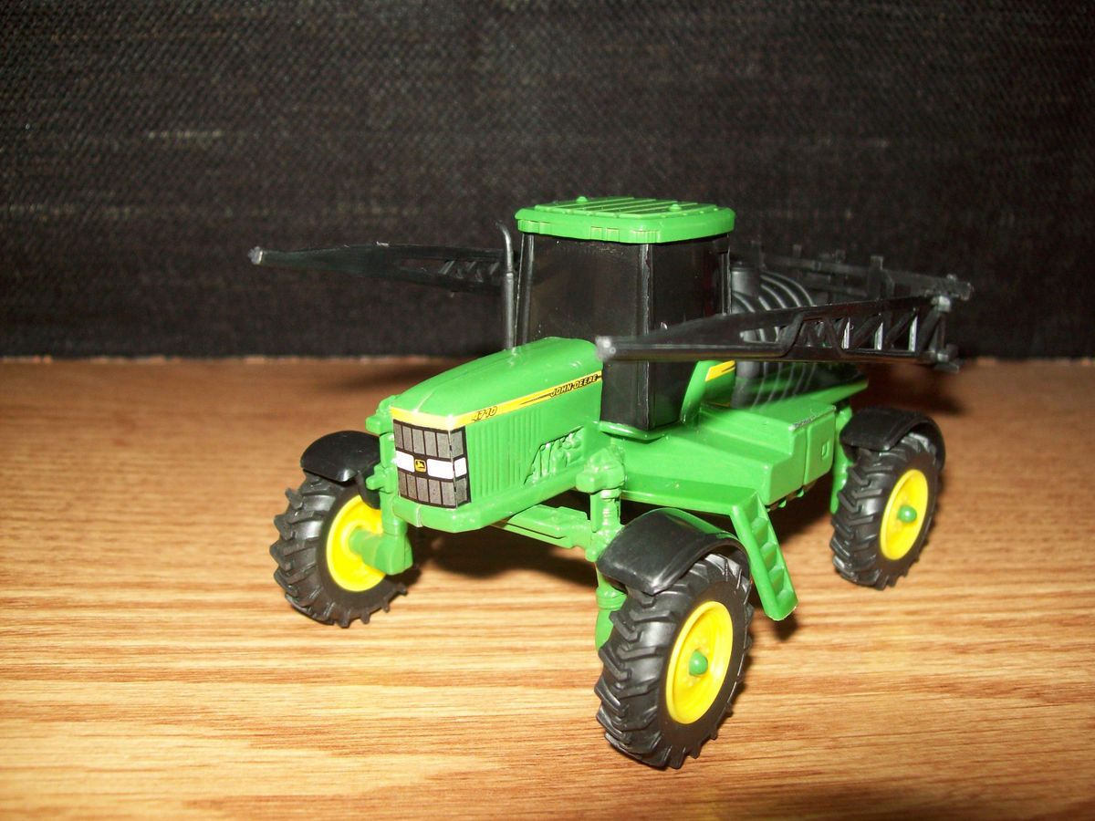  64 TRACTOR JOHN DEERE 4710 SELF PROPELLED SPRAYER FERTILIZER FARM TOY