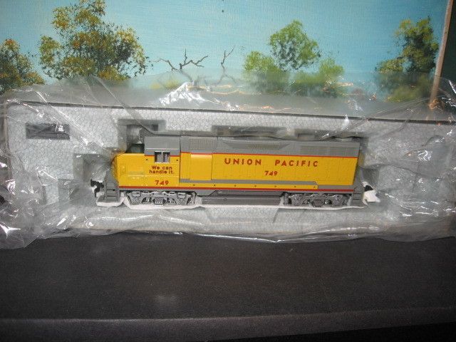 Kato HO Scale 37 04F EMD GP35 Ph 1B Union Pacific 749 We Can Handle It