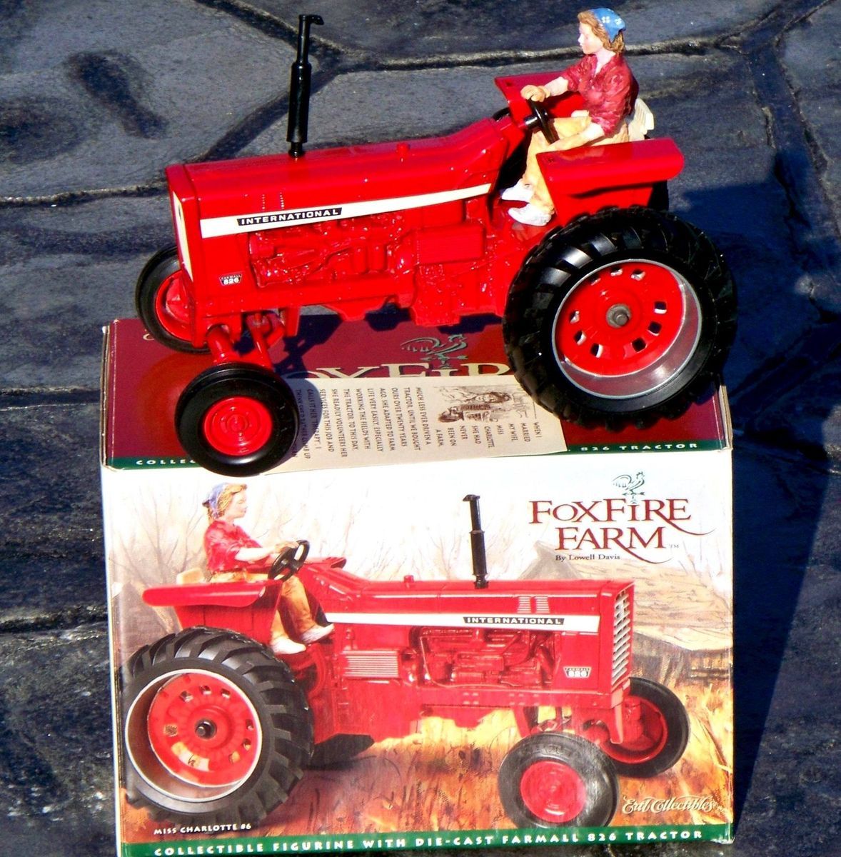 Ertl Foxfire Farm INTERNATIONAL 826 IH Tractor 1 16 Lowell Davis