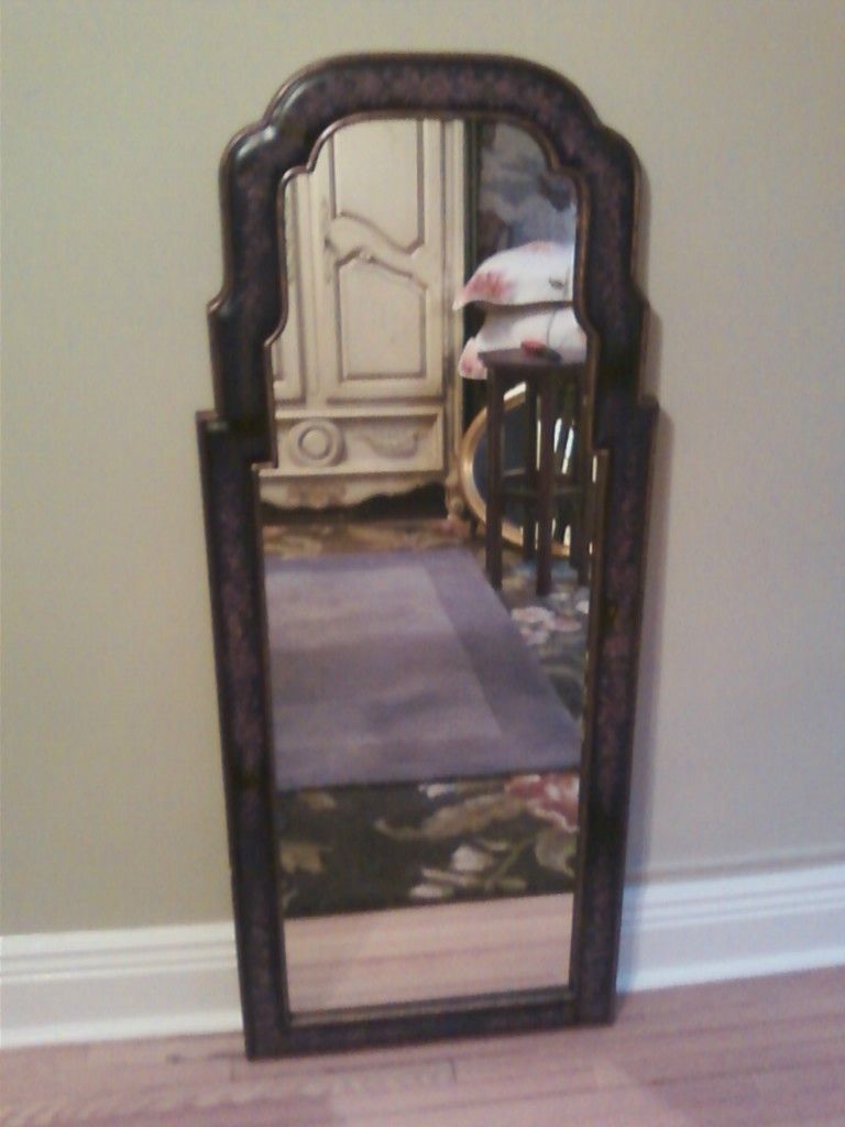 FULL LENGTH MIRROR   Vintage antique look to it   Very Pretty