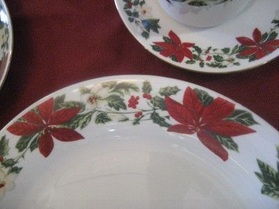 GIBSON EVERYDAY POINSETTIA HOLIDAY CHINA CHRISTMAS DINNERWARE SET   20