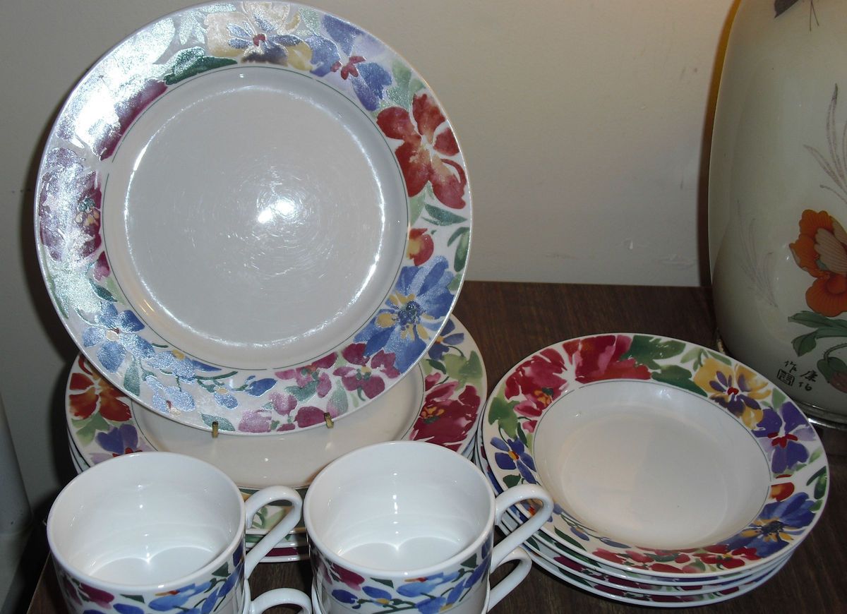 12 PC Gibson Designs GID28 Dinnerware Dishes