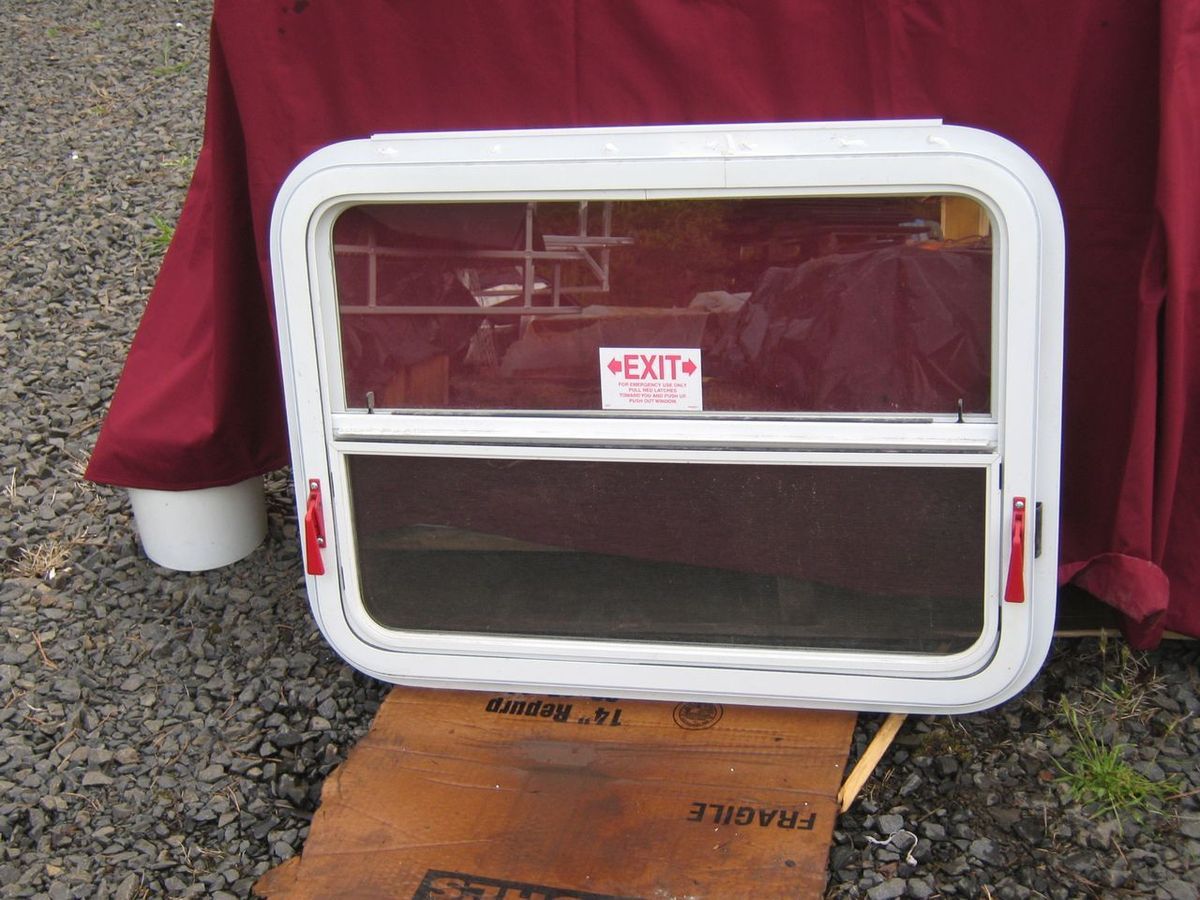   WHITE KINRO 8500 RV TRAILER GREENHOUSE WINDOW 30x22 EXIT VERT SLIDER