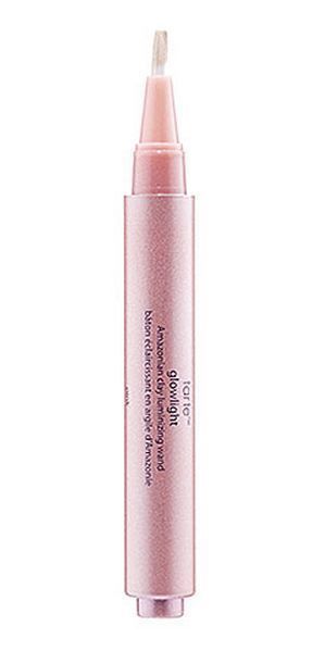 25 TARTE Glowlight ian Clay Luminizing Wand in Pink face