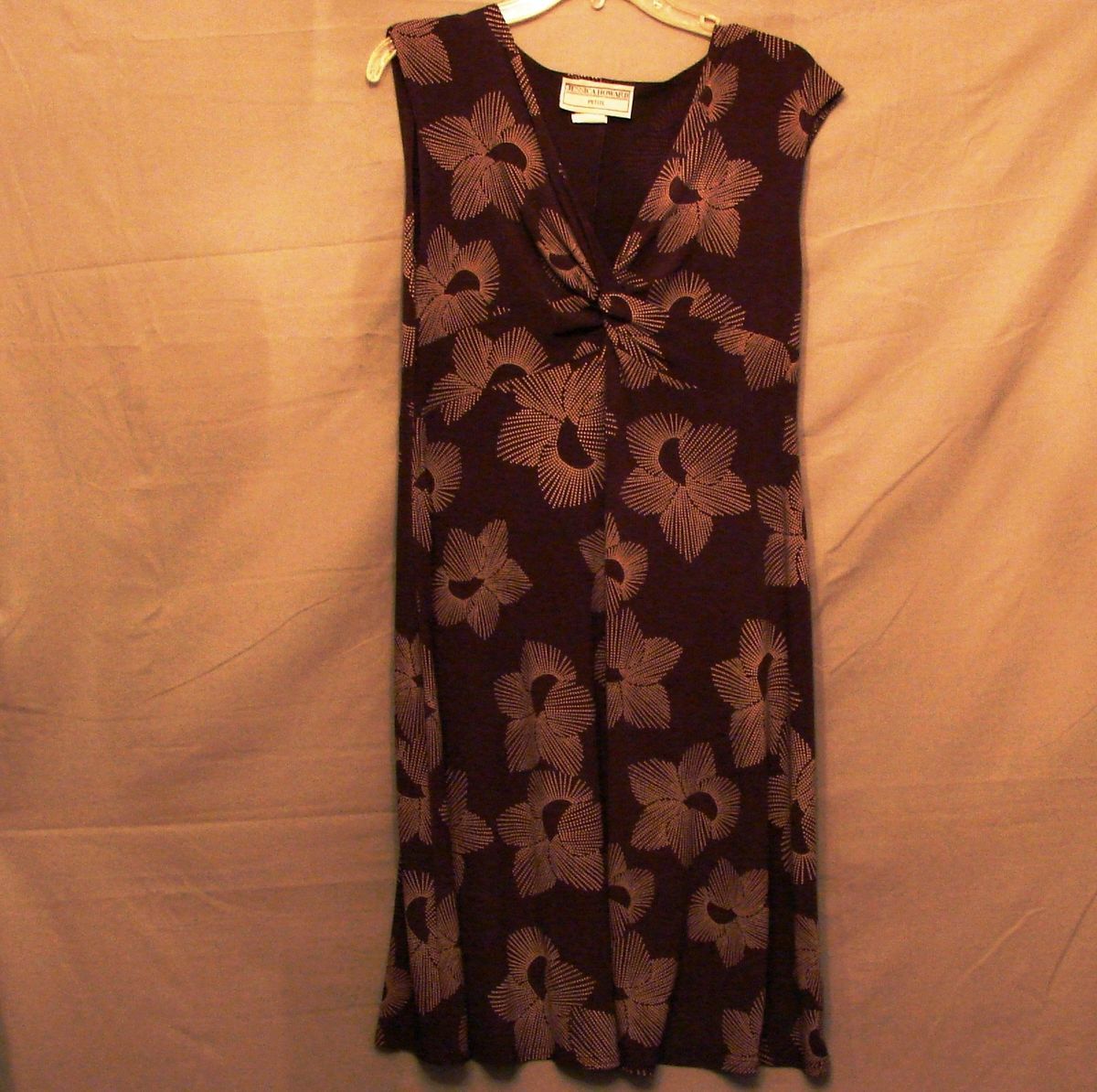 Jessica Howard Petite 14P Polyester Spandex Brown Sleeveless V neck