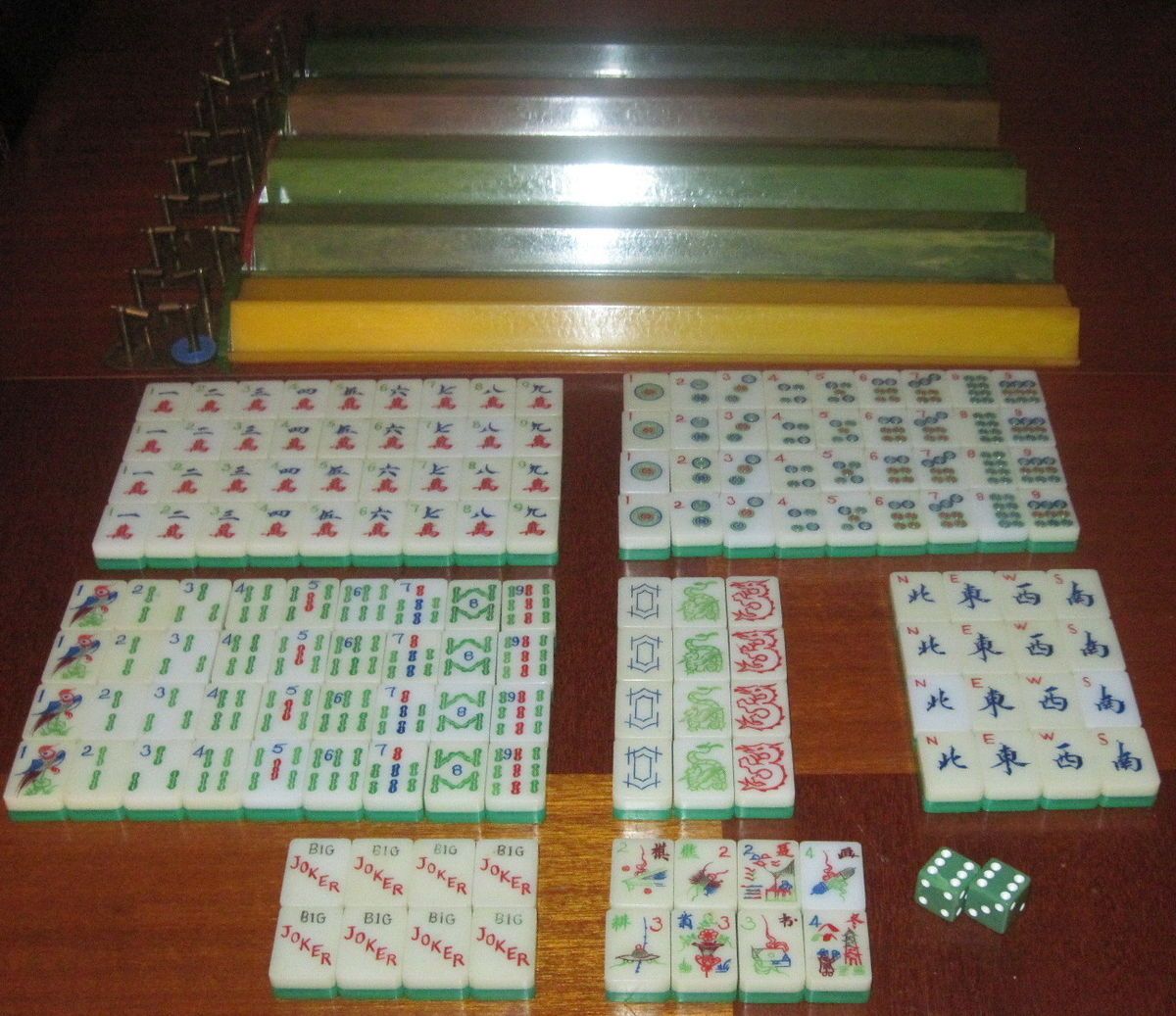 WHITE CATALIN GREEN LUCITE MAH JONG JONGG 152 TILE SET BAKELITE RACKS