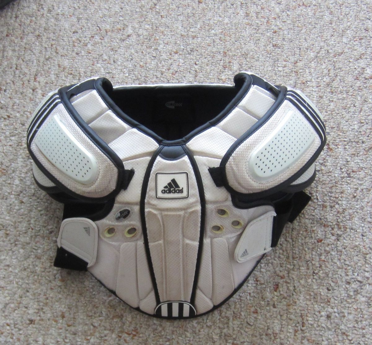 Adidas Lacrosse Adistrike Youth Size Large Shoulder Chest Pads