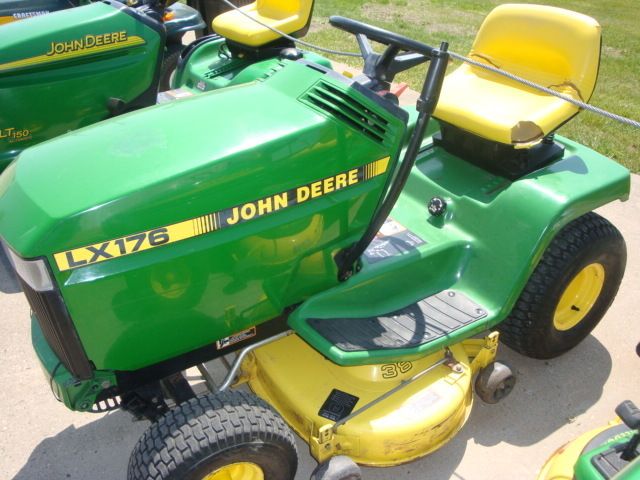 1994 John Deere LX176 Lawn Mower