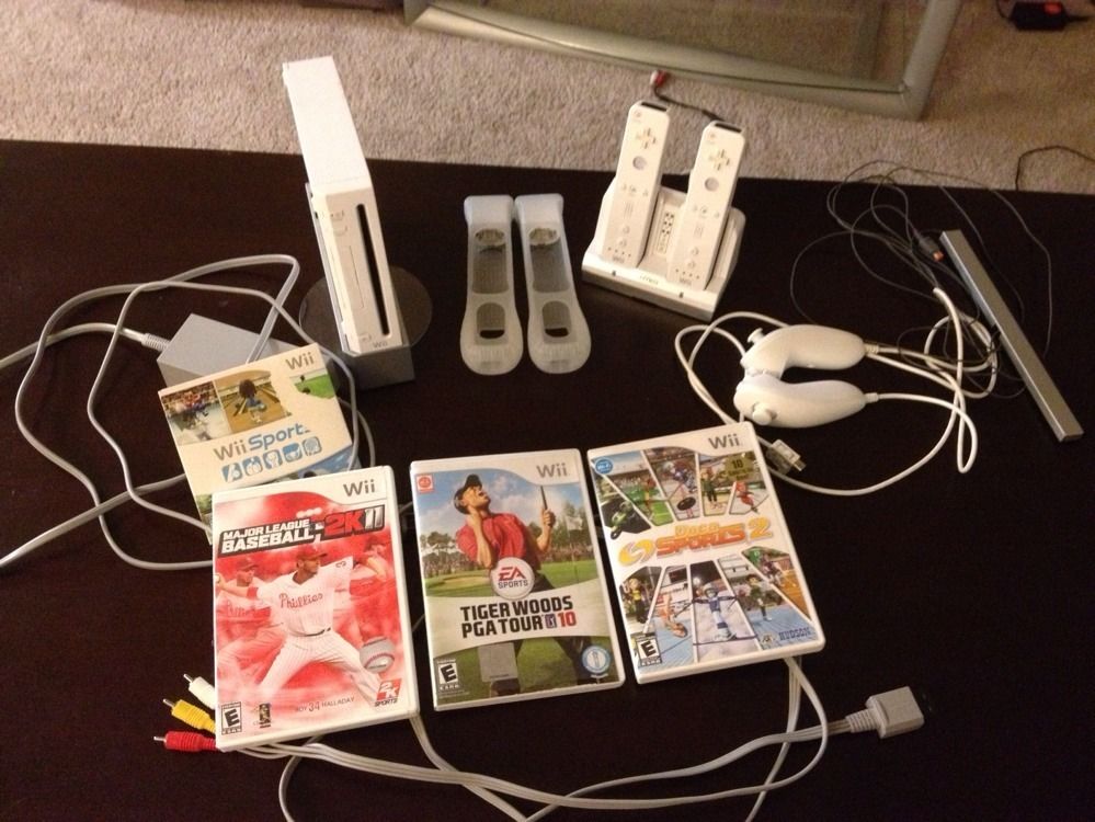 Nintendo Wii 3 Games Major League Baseball 2K11