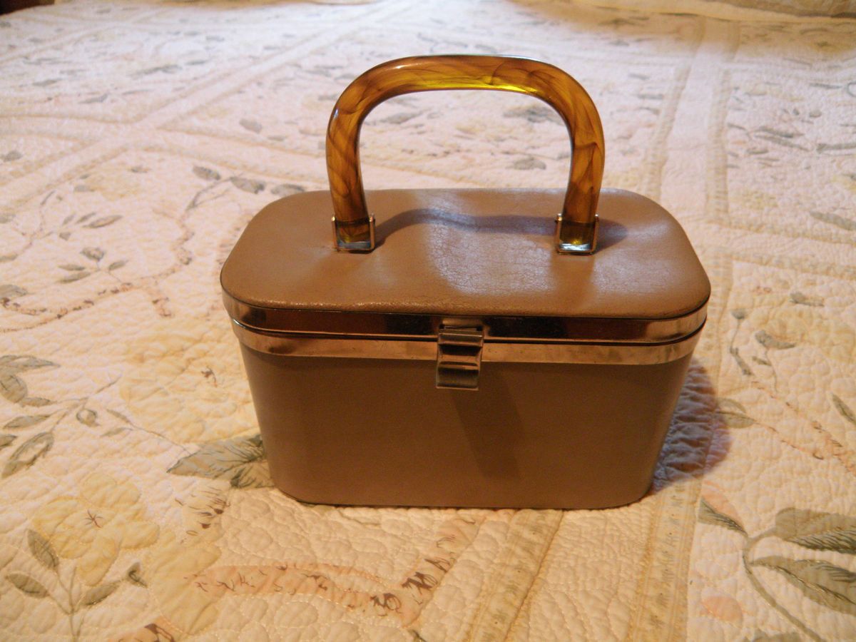 Vintage Box Purse w Lucite Handle