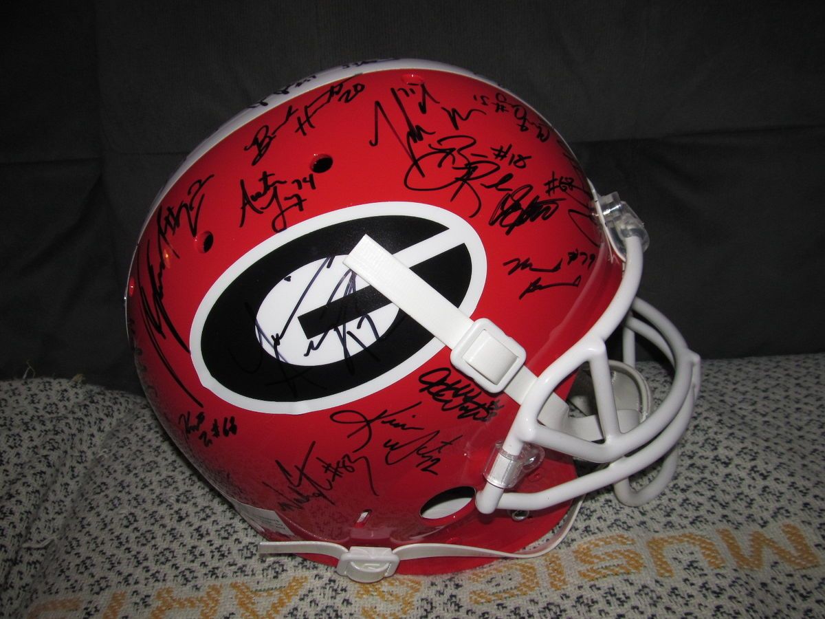 Georgia Bulldogs team signed full size football helmet 40 autographs
