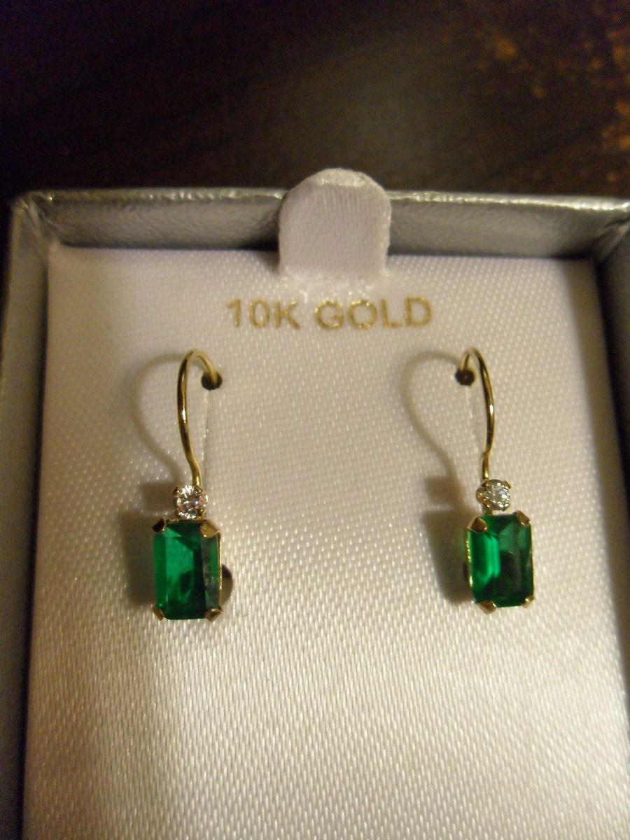 New Beautiful 10k Yellow Gold Created Emerald and Real Diamond