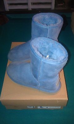 UGG Australia K. Classic BOOTS 5251   Size 4 Kids EUC w/ book gently