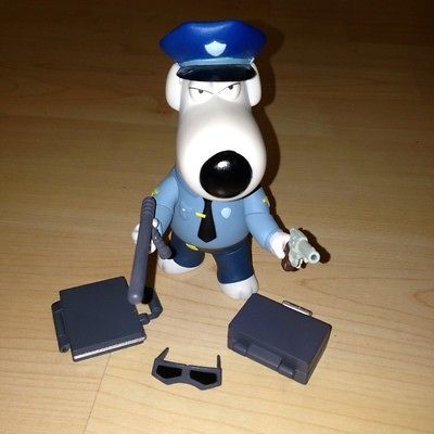 FIGURE BRIAN AS McGriffin POLICE MAN (SIMPSONS. AMERICAN DAD) FOX 06
