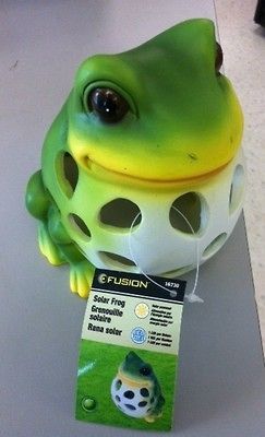 Fusion SOLAR FROG ANIMAL LIGHT 16730 bright white LED polyresin