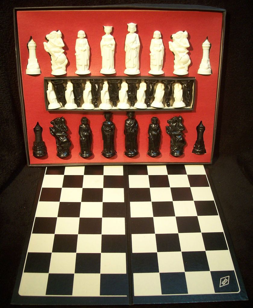 1970 E.S. Lowe Renaissance Chessman Chess Game   #832   Complete