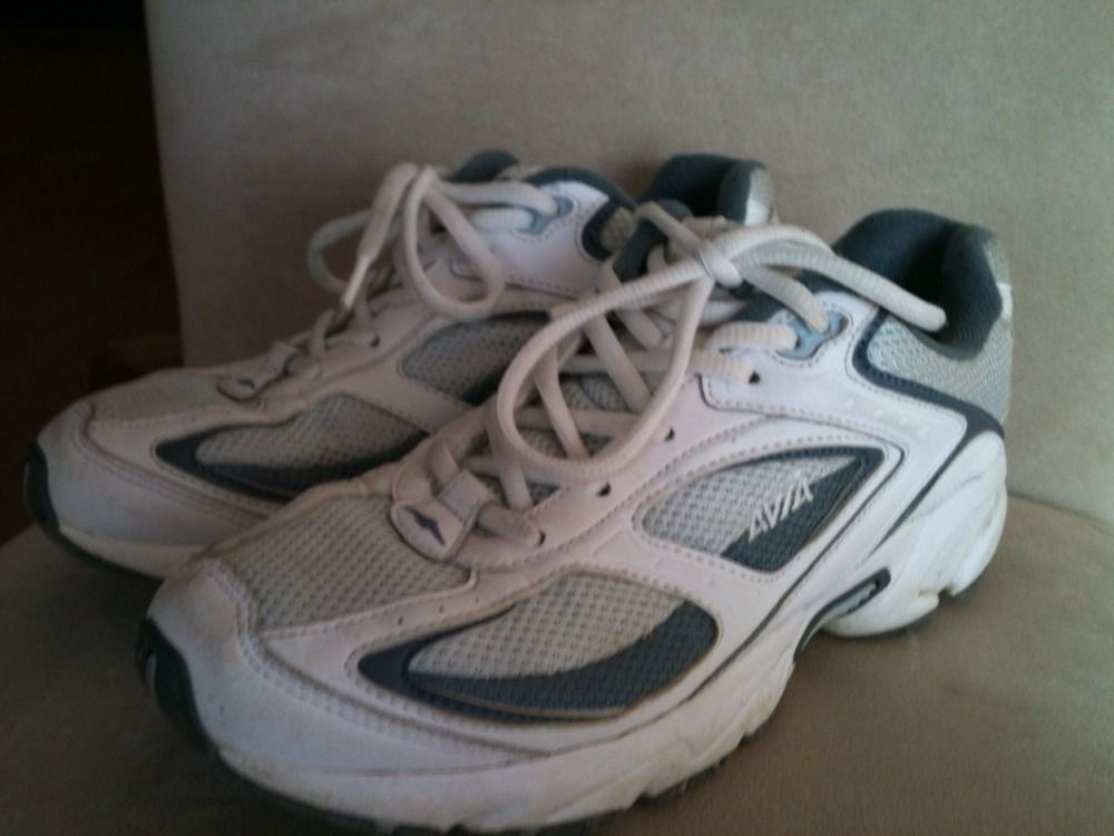 Avia womans tennis shoes, size 8