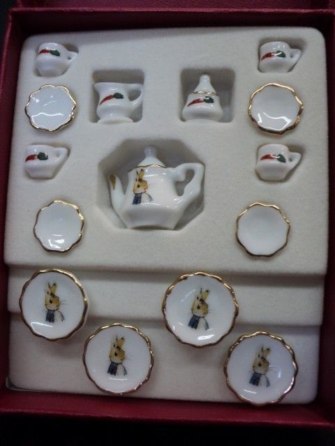 MINIATURE REUTTER PORCELAIN BEATRIX POTTER TEA SET/15 PC