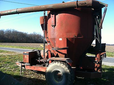 INTERNATIONAL 1350 ARTS WAY FEED CORN GRINDER MIXER CATTLE HOGS PTO