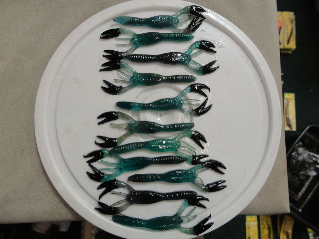 Gene Larew 4 1/2 Bulk Salt Craw, Sea Green w/Black Claws, 11 Count