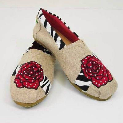 New Atlas Brand Womens Size 6.5 Khaki Red Flower Zebra 6 7