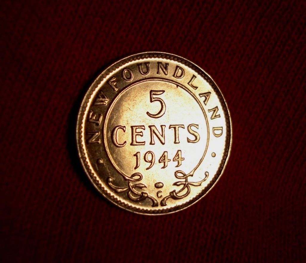 1944 ** NEWFOUNDLAND * 5 * Five Cent * SILVER * Rare * Hi grade