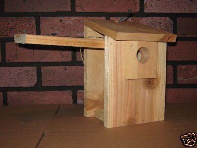 Cedar Chickadee Bird House w/ Side Hinge & Guard