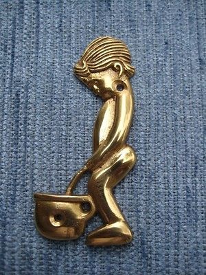 LITTLE BOY PEEING IN POT**TOILET DOOR SIGN*BRASS**BN IP