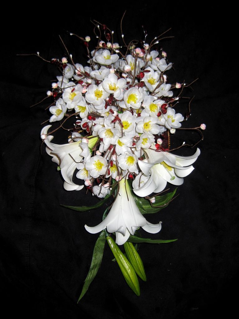 Artificial Silk Cherry Blossom Teardrop Bouquet   White / Red