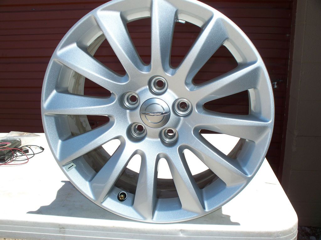 CHRYSLER 300 WHEELS 17 INCH  NEW OEM 2012  CHRYSLER 300 WHEELS 2012 17