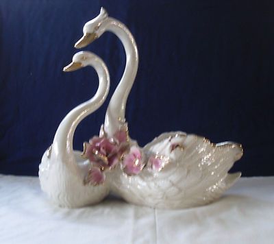 CAPODIMONTE PORCELAIN DOUBLE SWAN PLANTER VERY NICE