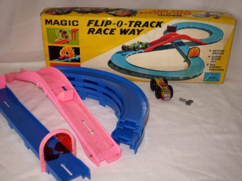 VINTAGE MAGIC FLIP O TRACK RACE WAY CLOCK WORK TOY