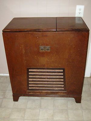 VINTAGE RCA VICTOR VICTROLA CONSOLE RADIO PHONOGRAPH   MODEL 8V7