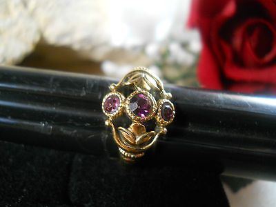 VINTAGE AVON PURPLE RHINESTONE RING SET IN GOLD TONE METAL SIZE 7