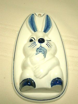 DELFTS BLUE WINKING RABBIT WALL PLAQUE