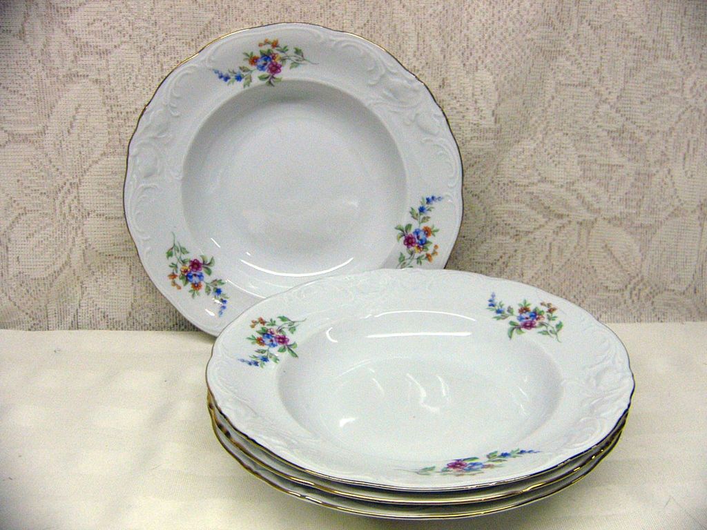 WAWEL CHINA POLAND*WAV36 FLORAL SPRAYS*GOLD TRIM*4 SOUP BOWLS