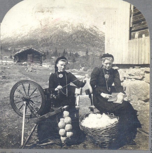 NORWAY NORGE SPINNING WHEEL WOOL WOMEN VINTAGE STEREOVIEW CARD