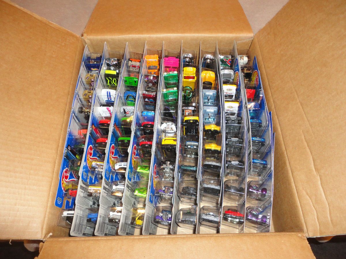 PRICE REDUCED Hot Wheels Huge Lot of 81 Cars   Assorted MOC   Box 11