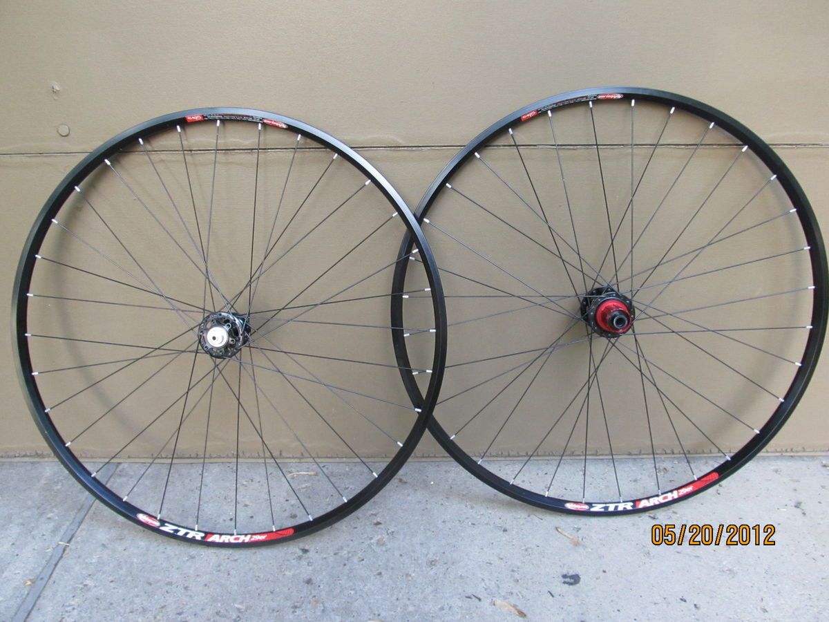  NoTubes 29er Wheelset Arch Rims 32 Hole 3 30 Hubs 142 Rear Axle Nice